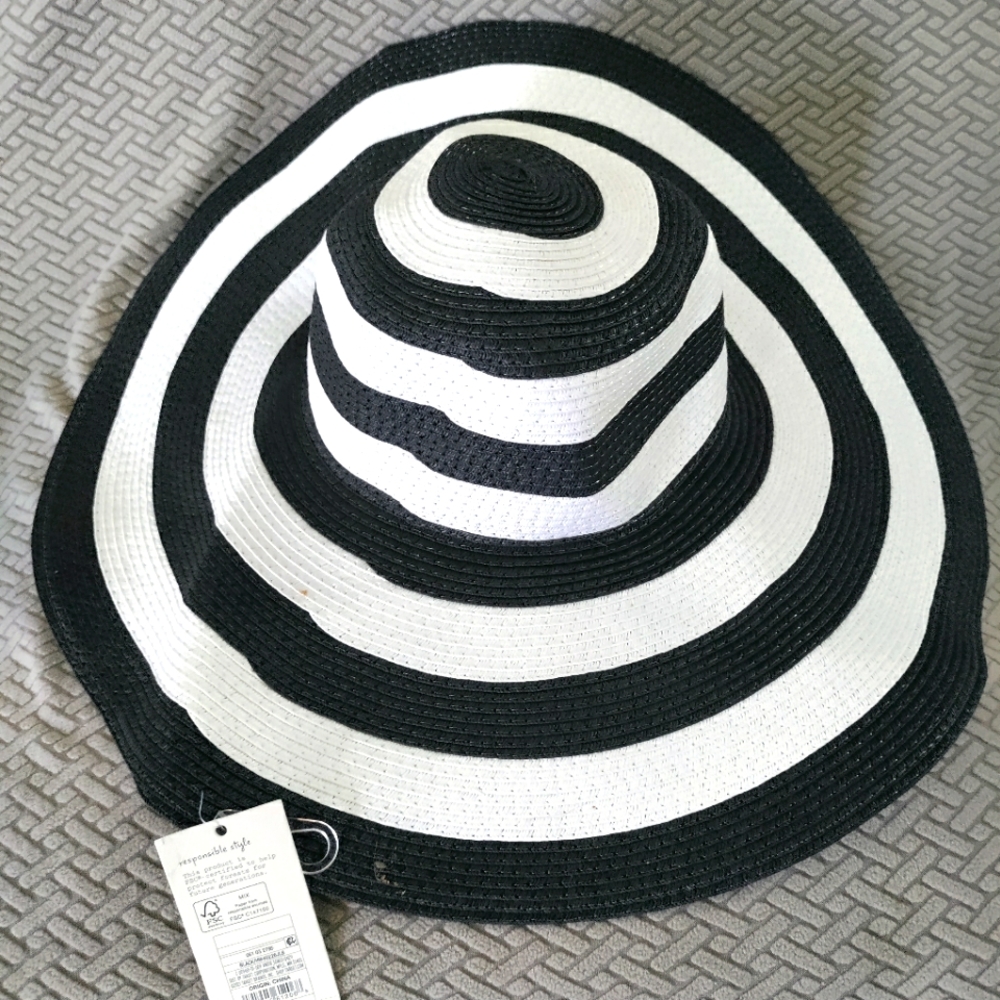 Black and white Summer hat